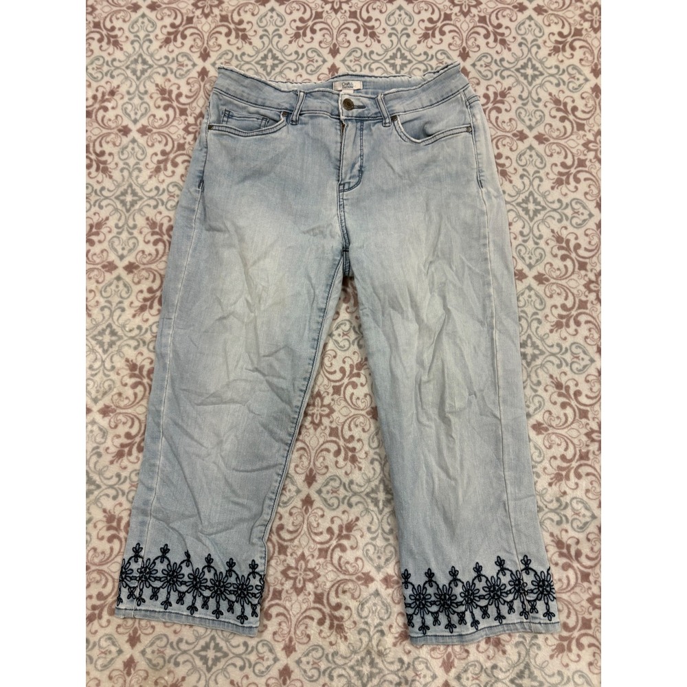 Croft & Barrow Womens Light Wash Embroidered Hem Capri Jeans Size 6 Blue